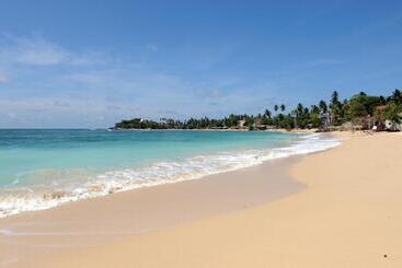 בית מלון כפרי Land's End Villa