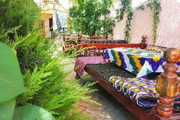 تختخواب و صبحانه Jahongir