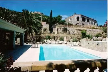 هتل The Manor