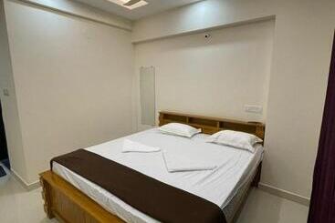 Отель Radhma Residency