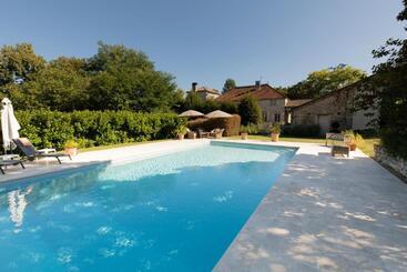 ベッドアンドブレックファースト La Grange Du Barry