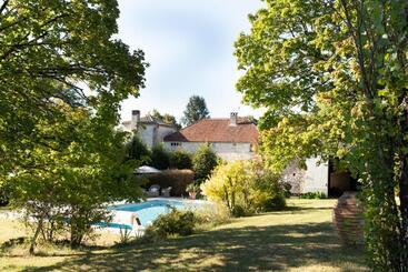 Aamiaismajoitus (B&B) La Grange Du Barry