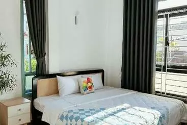 هتل Under The Sun Homestay