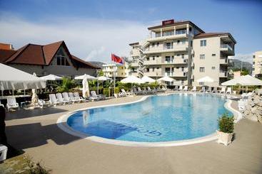Godija Hotel & Suites