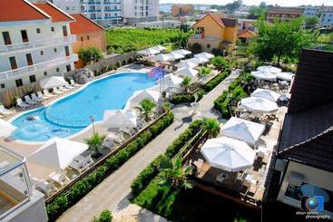 Godija Hotel & Suites