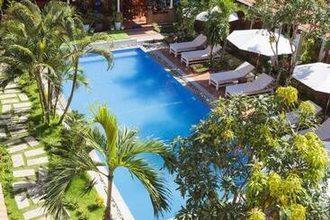 אתר נופש Little Garden Bungalow