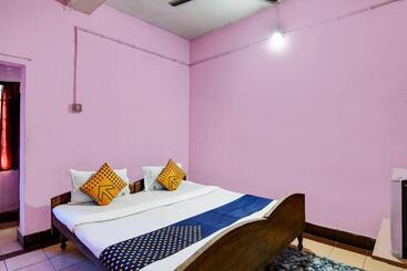 Hotell Spot On Mahadev Lodge