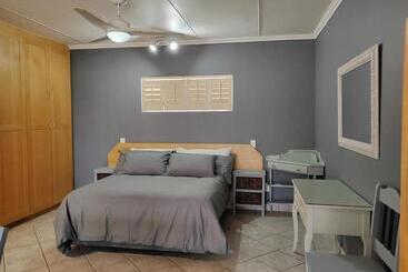 بنسيون 12 On Churchill