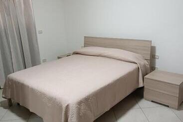 פנסיון B&b Le Luci Super Camera In Attico Interno 3 Rose Rosse