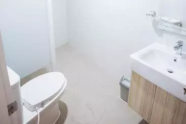 Ostello Reddoorz At Happy Stay Apartelle