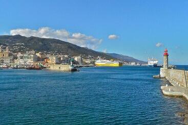 تختخواب و صبحانه Maison D Hôtes Bastia