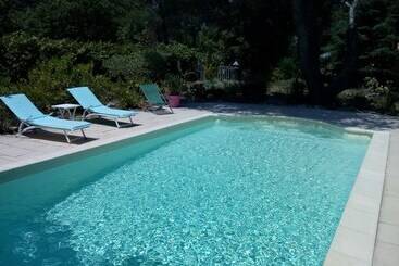 Les Chambres D Adeline   B&b