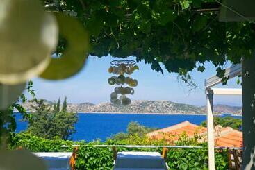 פנסיון Suna House