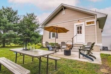 کلبه Country Home Near Eiu & Lake Charleston!