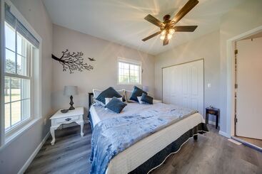 Сельский дом Pet Friendly Centerville Home W/ Fire Pit & Grill