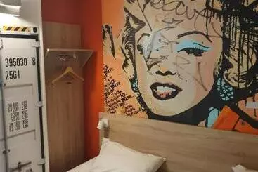 Hotel Kyriad Direct Martigues