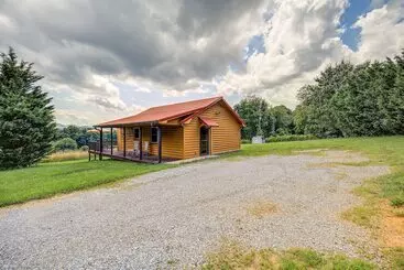 Mökkimajoitus Wraparound Deck & Hot Tub: Blue Ridge Mtn Cabin