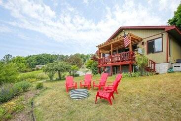 Hus på landet Crystal Lake Vacation Rental, 3 Mi To Betsie River