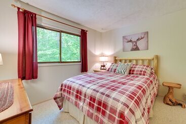 Сельский дом Gaylord Cabin W/ Game Room + Lake Access!