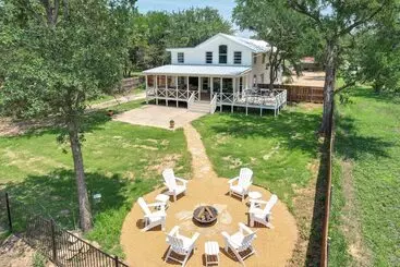 コテージ Gorgeous Palo Pinto Home W/ Private Hot Tub!