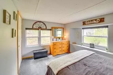 コテージ Lakefront Wisconsin Home W/ Boat Dock & Fire Pit!