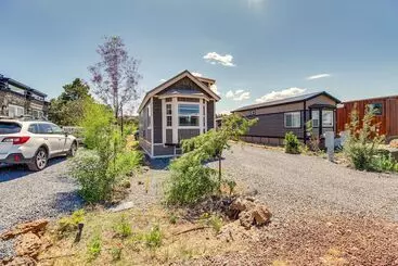 Mökkimajoitus 2 Mi To Rainbow Lake: Lovely Lakeside Tiny Home