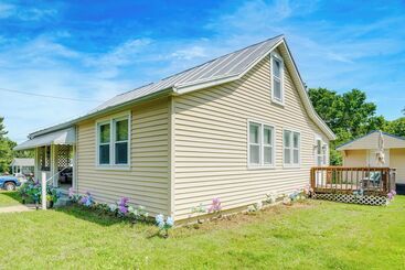 Hus på landet Pet Friendly Shenandoah Home W/ Fire Pit!