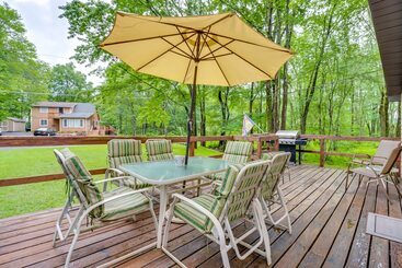 Vakantiehuisje Pocono Lake Cabin   Walk To Arrowhead Lake!