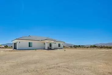 Serene Pahrump Cottage W/ Mountain Views!