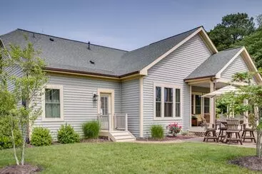 コテージ Spacious Ocean View Vacation Home W/ Backyard!