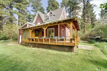 Mökkimajoitus Stunning Custom Marble Home W/ Mountain Views