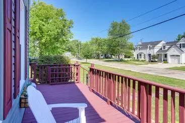 Mökkimajoitus Vermilion Home   Walk To Main Street Beach!