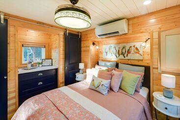 بيت ريفى Shared Outdoor Pool & Hot Tub: Whitney Retreat!