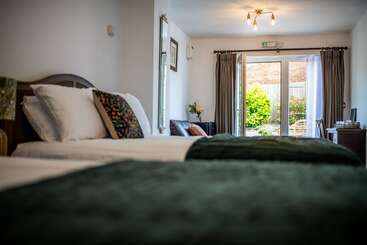 민박 Stonehenge Courtyard