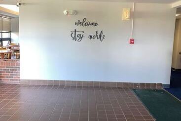 Hotel Illini Inn & Suites