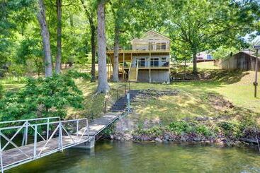 Vakantiehuisje Dock & Boat Slip: Lakefront Osage Beach Home!