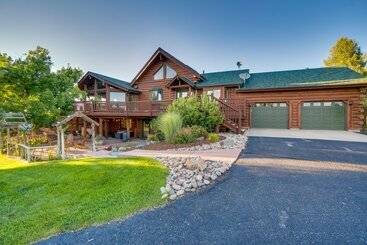 Hus på landet Heated Pool + Mtn Views: Log Cabin In Parker!