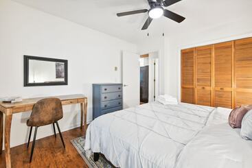 کلبه Maggie Valley Mountain Escape W/ Fire Pit & Deck