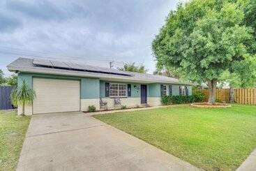 کلبه Melbourne Home W/ Pool & Patio, 6 Mi To Beach!