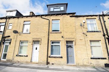 Residenssi Remarkable 4 Bed House In Bradford
