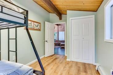 Сельский дом East Stroudsburg Home Near Skiing & Del Water Gap!