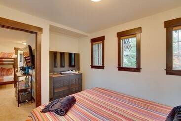 Сельский дом Stunning Cle Elum Retreat W/ Fire Pit & Hot Tub!