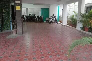 酒店 Bluestones Residency