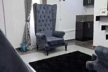 هتل Glandov Suites And Apartment