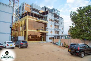 בית מלון כפרי Nokras Silver Oak Embu