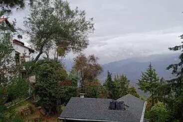 Hotel The Himalayan Lodge