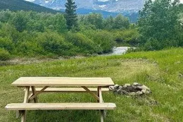 Glacier Grizzly Resort   Glamping