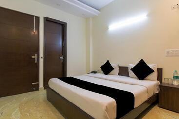 Hotel Red Cherry Sec 45, Gurgaon