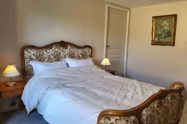 ペンション Airbnb: Vieilles Pierres Et Rivière En Périgord