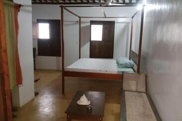 Пансион Ajooba House